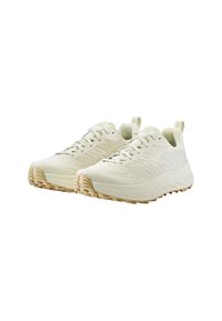 Scarpe da corsa color beige chiaro con tomaia in tessuto testurizzato, lacci piatti e suola in gomma con battistrada decorato per una migliore aderenza.