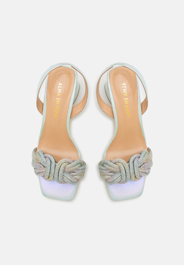 Sandals - cancun sky3