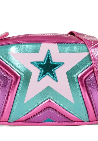 Borsa rosa metallica con motivo a stelle, finitura lucida; presenta un grande design di una stella teal e rosa chiaro, chiusura a zip e tracolla regolabile.
