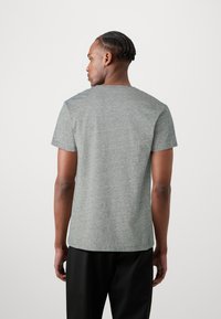 Gray short-sleeve t-shirt with a round neckline, made of a soft fabric, featuring a straight cut and a slightly curved hem at the back.
