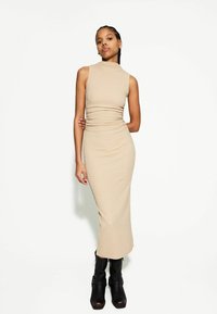 Bershka - FITTED TEXTURED - Denné šaty - sand Miniatúrny obrázok 1
