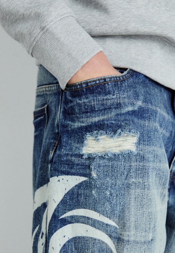 TATTOO COLOSSUS UNISEX - Loose Jeans - denim4