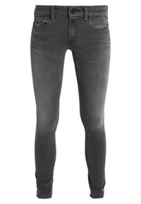 Jeans de corte slim en gris oscuro con bolsillos delanteros y traseros, cierre de botón, y ligero desgaste en los muslos y las rodillas.