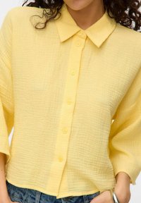 Vero Moda VMNATALI - Overhemdblouse - pale banana