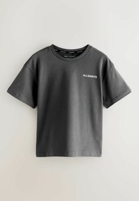Koszulka z krótkim rękawem, ciemnoszara, wykonana z bawełny, z okrągłym dekoltem i białym logo "ALLSAINTS" na lewej piersi. Gładka tekstura, luźny krój.