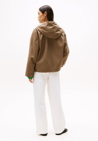 Tommy Hilfiger SHORT - Light jacket - tundra brown
