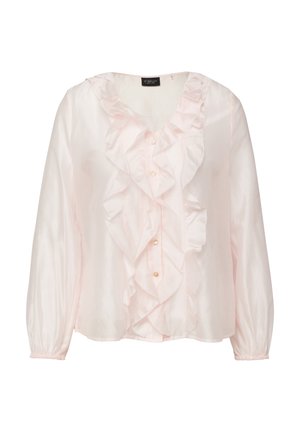 Jasnoróżowa bluzka z długim rękawem, z falbanami na przodzie i guzikami perłowymi, wykonana z błyszczącej, satynopodobnej tkaniny.