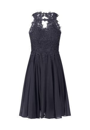 Donker marineblauwe jurk met een aansluitende kant bodice met bloemmotieven, een keyhole rug en een vloeiende, geplooide rok van taille tot zoom.