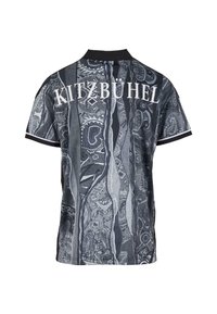 Schwarzes und graues gemustertes Polohemd mit kurzen Ärmeln, schwarzem Kragen und weißem "KITZBÜHEL"-Text am oberen Rücken.