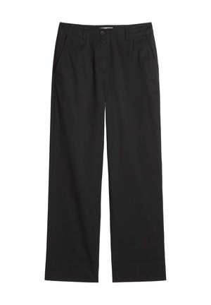 Schwarze weit geschnittene Hose aus glattem Stoff, mit Knopfverschluss, seitlichen Taschen und einem taillierten Schnitt mit einem sauberen Saum.