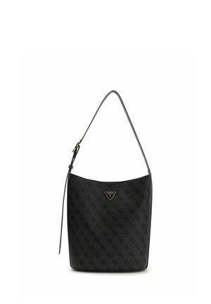 Sac seau noir de Guess avec motif répétitif du logo, une bandoulière ajustable et un emblème triangulaire en métal de la marque à l'avant.