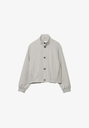 Giacca corta grigio chiaro con collo alla coreana, cinque bottoni frontali, maniche lunghe con polsini elastici e due tasche verticali anteriori.