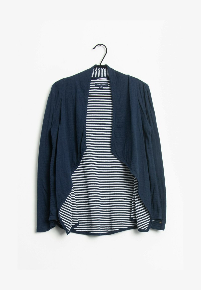 Cardigan aperto blu navy con maniche lunghe, caratterizzato da un interno a righe bianche e blu navy. Tessuto leggero con vestibilità rilassata e orlo arrotondato.