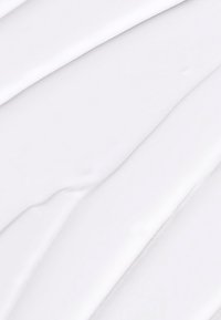 Revêtement texturé blanc avec une surface lisse et brillante. Présente des crêtes fluides et superposées, créant un aspect en couches.