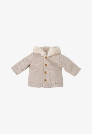 Chaqueta gris claro con una capucha de piel blanca, cinco botones de madera y una tela texturizada. Presenta mangas largas y un dobladillo redondeado.