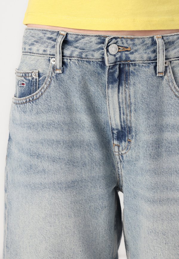 MIA BERMUDA - Denim shorts - denim light2