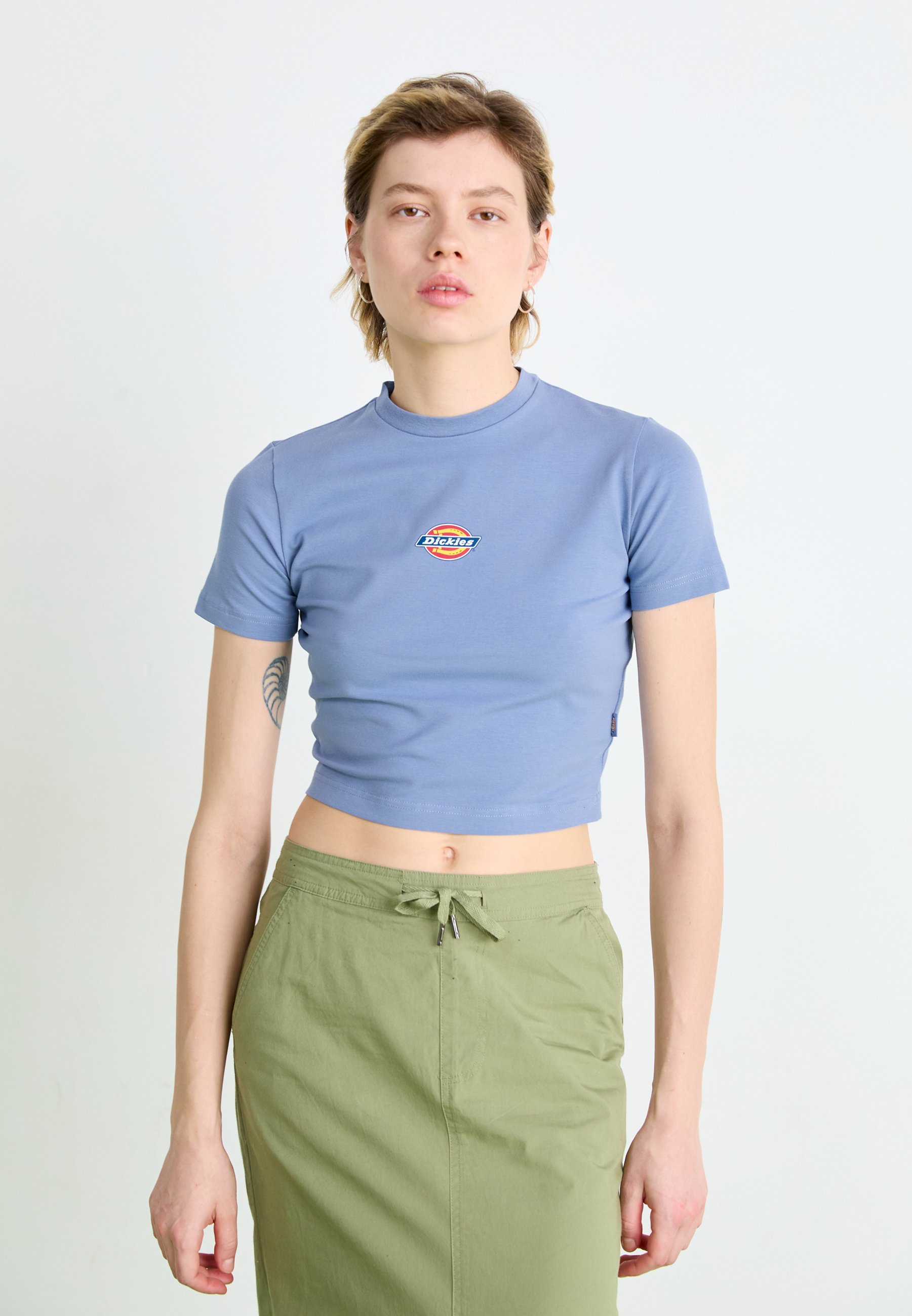 売れ筋商品|||ディッキーズ Tシャツ レディース トップス MAPLE VALLEY TEE - Basic T-shirt - country blue Dickies Women's Maple Valley Logo Cropped T-Shirt, Knit