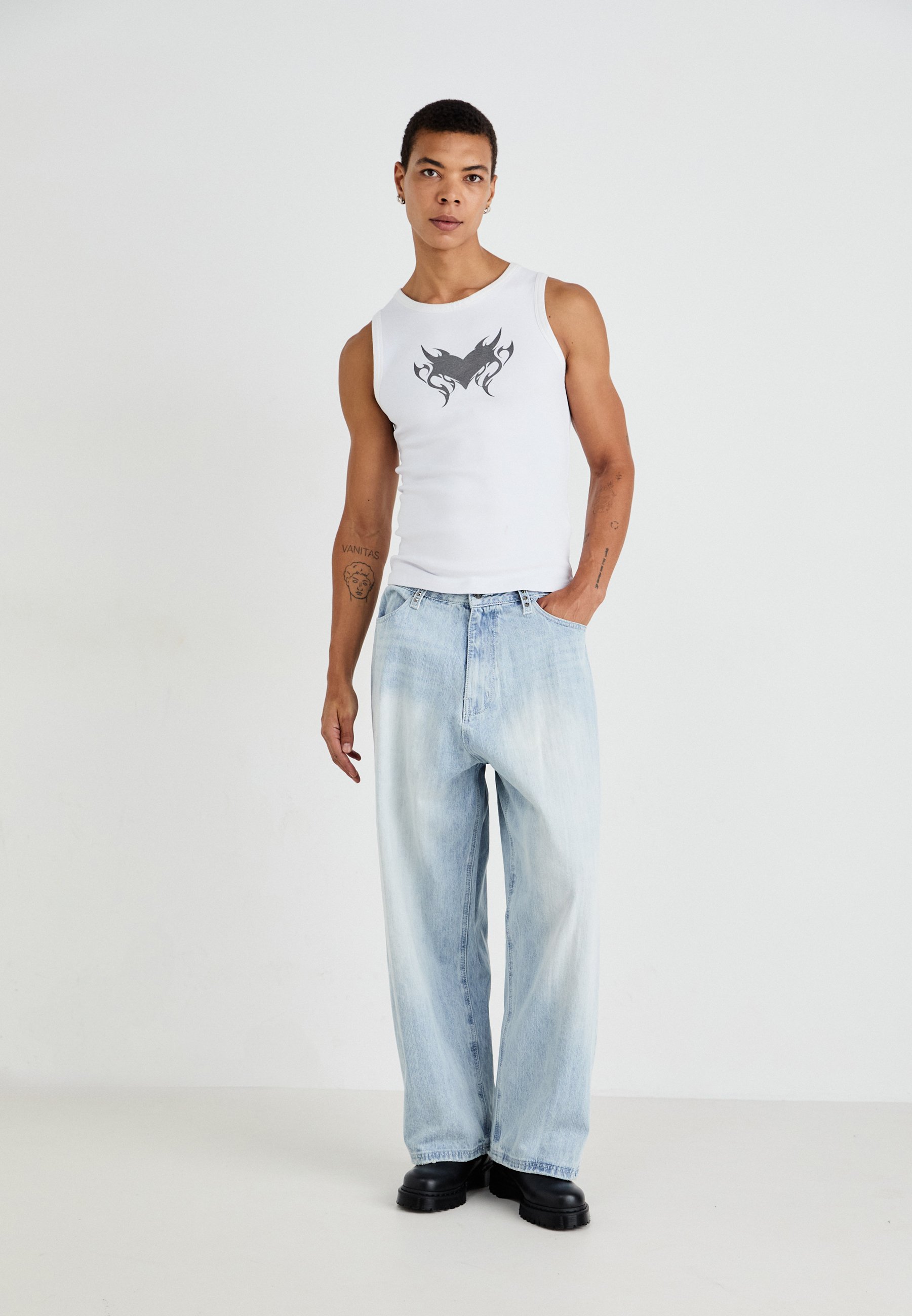 Jaded London APPLIQUE CROSS COLOSSUS - Baggy Jeans - blue