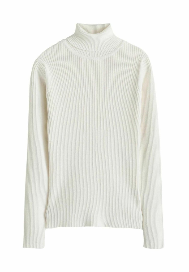 Pull à col roulé blanc en maille côtelée à manches longues, silhouette ajustée et texture verticale fine.