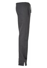 Pantaloni de trening gri cu talie reglabilă prin șnur, buzunare laterale și croială conică. Confecționați dintr-un material moale cu textură netedă și cusături contrastante.