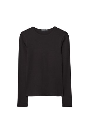 Schwarzes, langärmeliges, unifarbenes Crewneck-T-Shirt flach präsentiert, mit einfachem nahtlosem Design und ohne sichtbare Muster oder Grafiken.