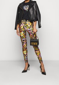 Versace Jeans Couture Camiseta estampada - black