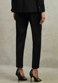 Reiss Püksid - black