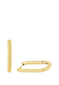 Pendientes de aro de metal dorado con una superficie lisa y brillante. Un pendiente es un lazo continuo, mientras que el otro tiene una forma curva y alargada.