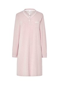 Camisa de dormir larga de manga larga en color rosa, fabricada en un tejido suave, con un escote tipo henley, un bolsillo en el pecho y ribetes blancos en el cuello y las muñecas.