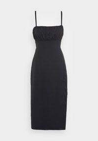 Robe noire avec fines bretelles, corsage froncé, coupe ajustée, longueur genou, tissu lisse, design minimaliste, sans motifs visibles ni quincaillerie.