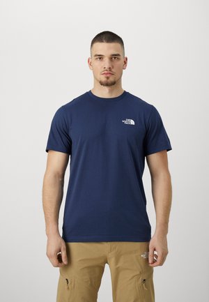 Marineblå kortærmet t-shirt lavet af bomuld, med et lille hvidt logo på venstre bryst. Rund halsudskæring med en klassisk pasform.