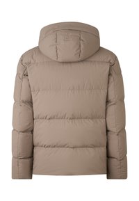 Beige gewatteerde jas met horizontale stiksels en een vaste capuchon, voorzien van de gegraveerde letter "B" op de achterkant.