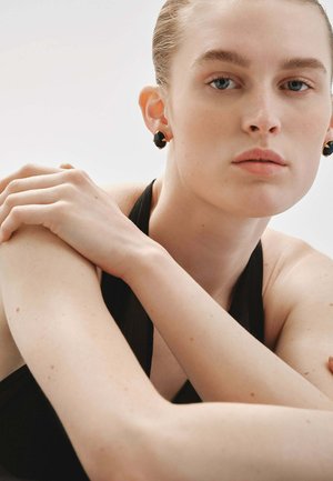 Aristocrazy, CON ÓNIX Y DIAMANTES EN TALLA BRILLANTE - Pendientes - gold-colored