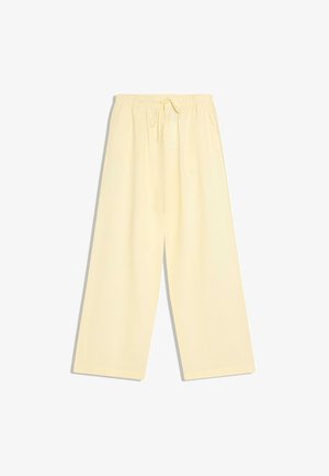 Lockere, weit geschnittene Hose in blassgelb mit elastischem Bund und verstellbarem Kordelzug, flach auf weißem Hintergrund liegend.