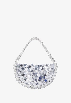 Borsa a mano argentata con paillettes, dalla forma curvata, arricchita da un manico di perline con pietre trasparenti e argentate.