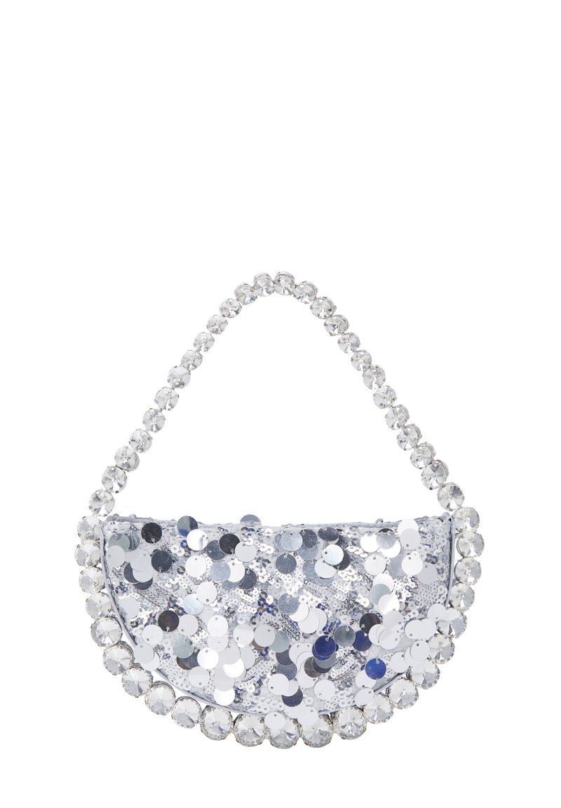Borsa a mano argentata con paillettes, dalla forma curvata, arricchita da un manico di perline con pietre trasparenti e argentate.