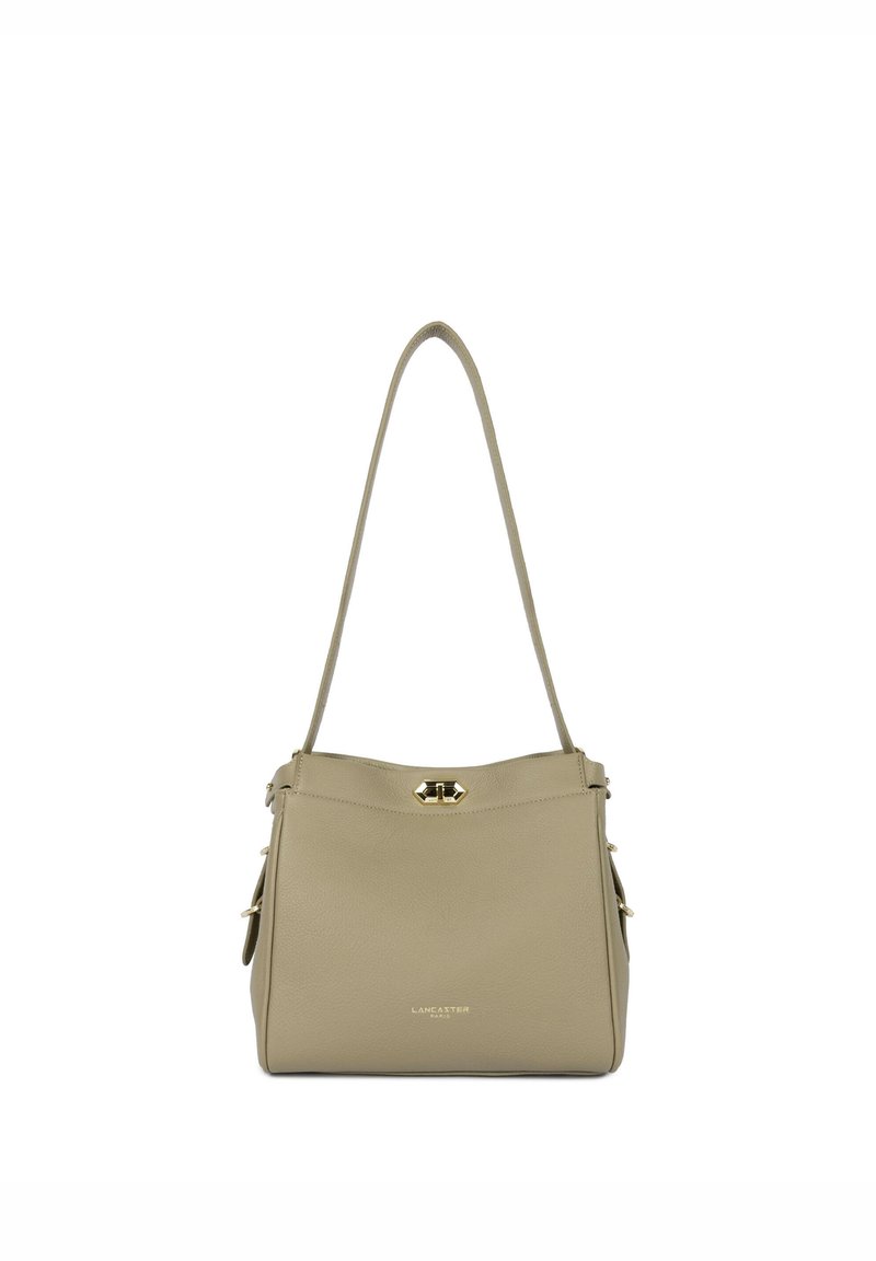 Beige leren handtas met een gestructureerd ontwerp, voorzien van een bovenhandvat, gouden hardware en zijaccent details. Logo geperst aan de voorkant.