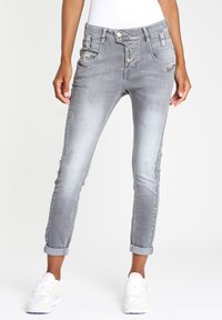 Grijze denim jeans met een slim fit, vijf zakken, opgerolde manchetten en versleten details. Voorzien van knoopsluiting en ceintuurlussen.