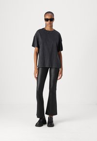 Object OBJBELLE COATED FLARED PANT  - Püksid - black