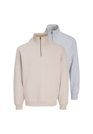 Dwie bluzy z półzamkiem, jedna beżowa z przodu, druga jasnoszara z tyłu, obie z długimi rękawami oraz ściągaczami na mankietach i u dołu.