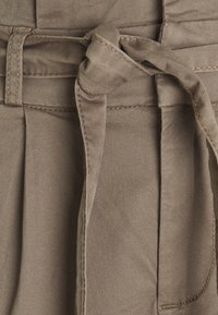 ONLY Petite Tygbyxor - brown