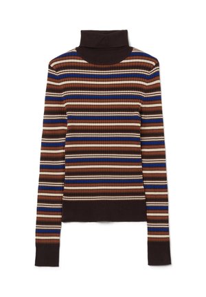 Suéter marrón de cuello alto acanalado con rayas horizontales en óxido, crema, azul y marrón oscuro. Diseño ajustado con mangas largas.