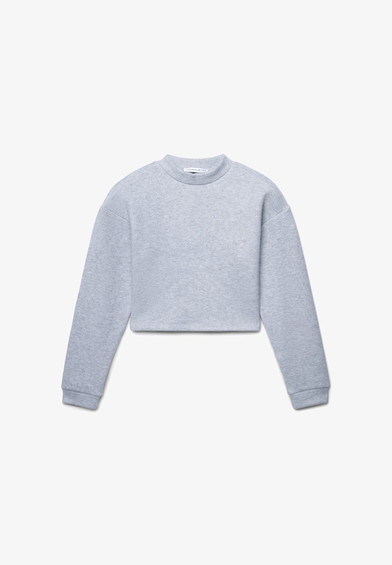 Krótkia pufa w jasnoszarym kolorze, z okrągłym dekoltem i długimi rękawami zakończonymi ściągaczami. Miękka faktura, minimalistyczny design.