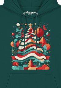 Sweat à capuche teal arborant un arbre de Noël illustré coloré avec des décorations, des étoiles et des motifs festifs. Le design comprend des accents rouges et turquoise.