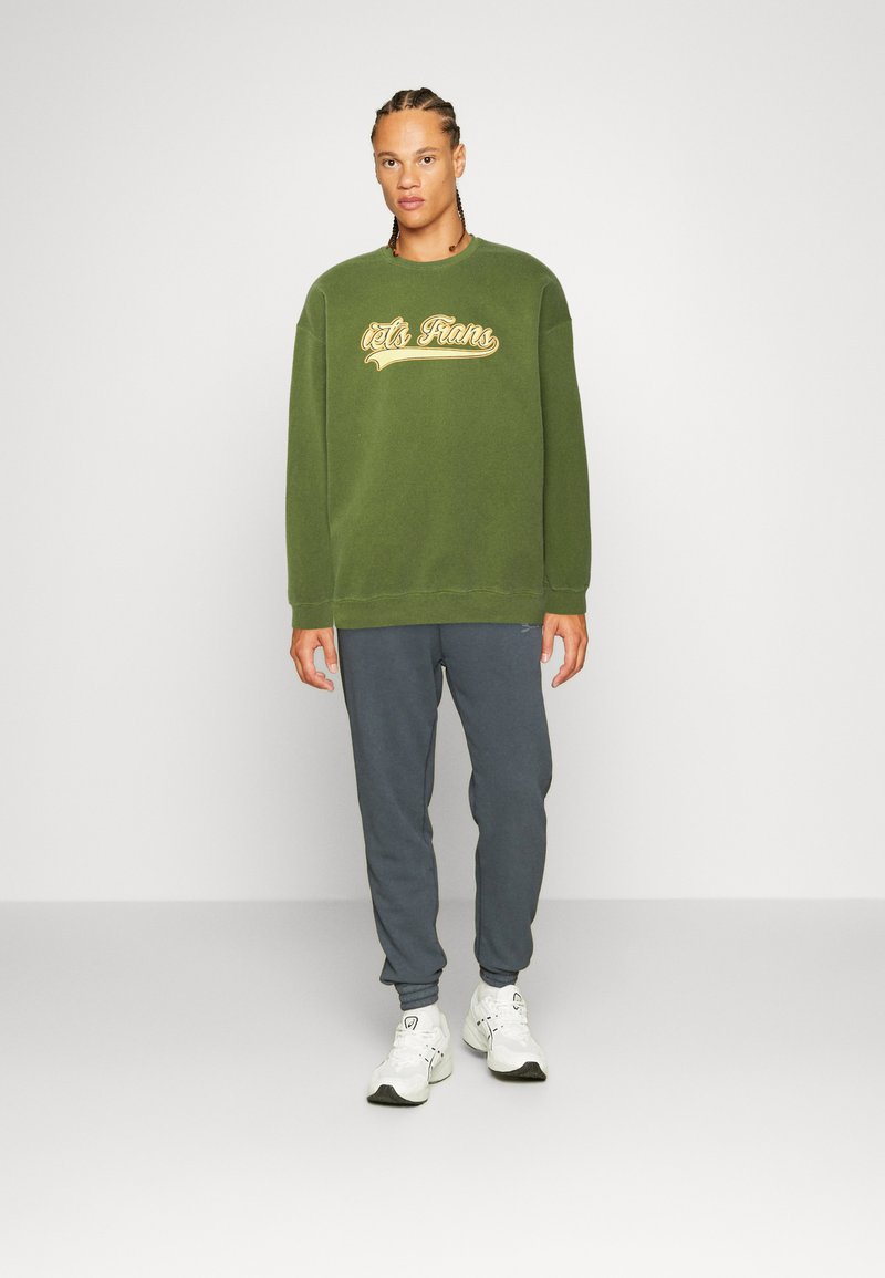 iets frans... SCRIPT CREW - Sweatshirt - khaki - Zalando.de