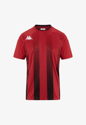 Maglia sportiva rossa con strisce verticali nere e una sottile texture a motivo. Il design include un colletto nero e un logo bianco sul petto.
