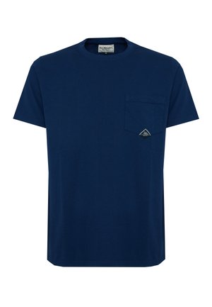 T-shirt blu navy girocollo a maniche corte con una piccola tasca sul petto riportante una toppa con logo a forma di diamante.
