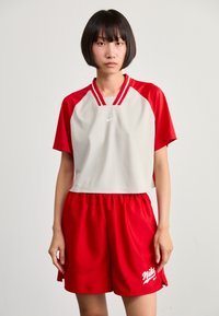 Nike Sportswear Apdrukāts T-krekls - light iron ore/fire red