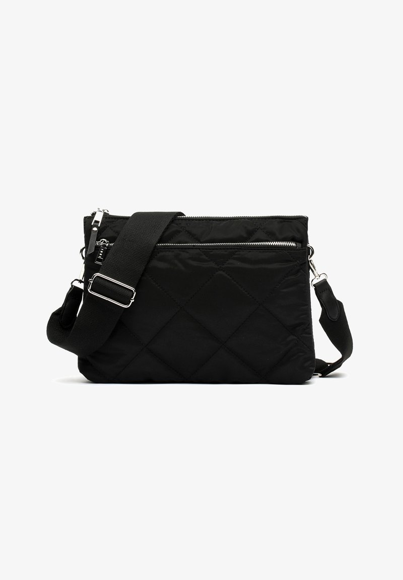 Borsa a tracolla nera in nylon trapuntato con due sezioni con zip, cintura regolabile e dettagli in metallo argentato. Motivo a diamante strutturato.