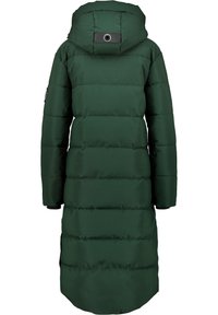 Abrigo largo acolchado con capucha en verde oscuro, con divisiones horizontales, puños elásticos y un detalle de lazo trasero para colgar.